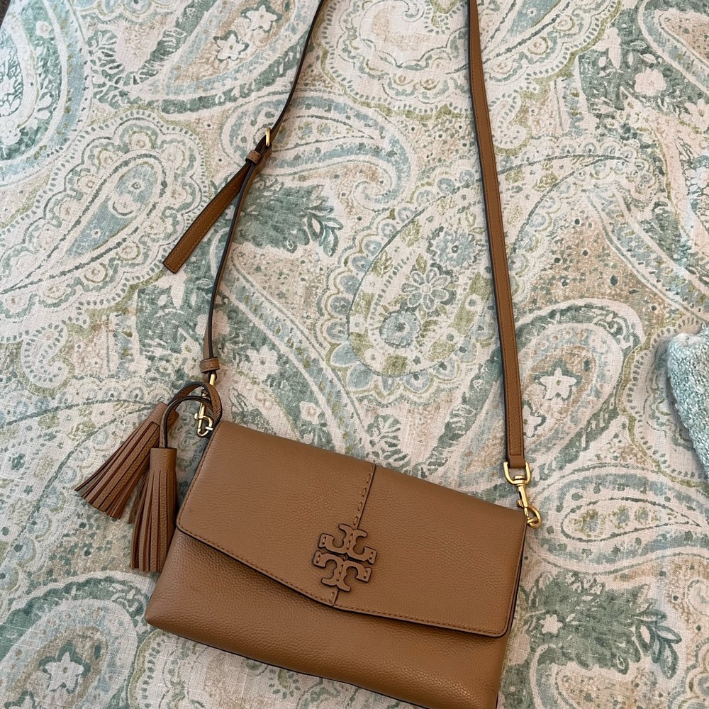 Tory Burch cross body. Like new.
